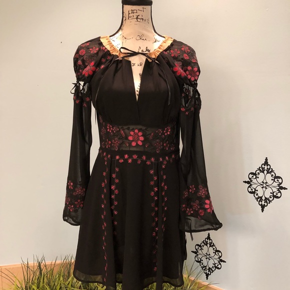 NWT For Love and Lemons Embroidered Dress Size M - Picture 2 of 8